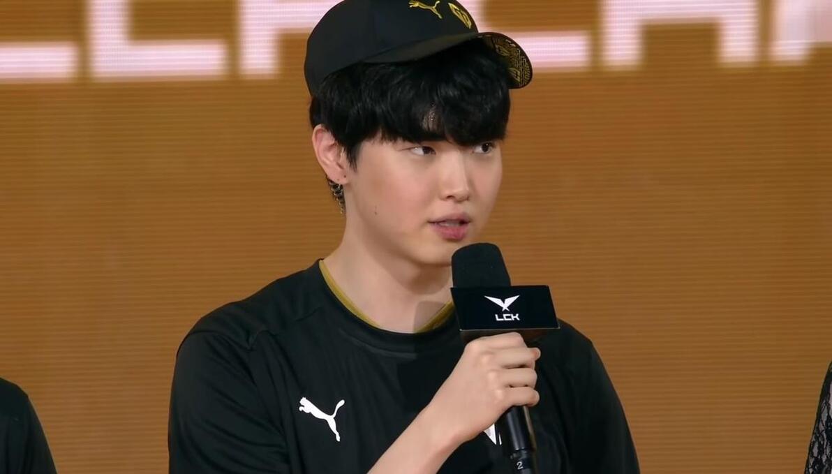 headtr1ck晒与s1mple合照祝贺其回归